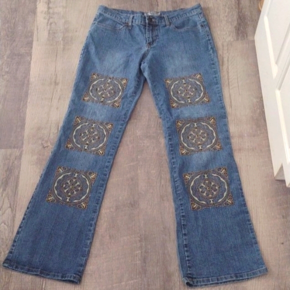 BODY CENTRAL Embroidered Jeans Size 9 - Picture 1 of 9